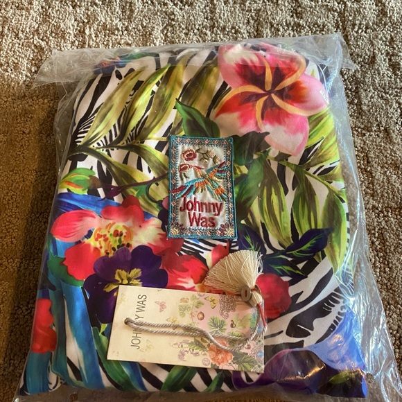 NEW Johnny Was Beach Towel - Picture 1 of 4
